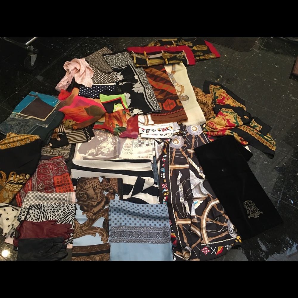 Attention SCARF LOVERS : Assorted silk scarves